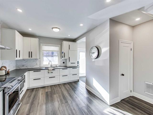 15 Ashdale Ave