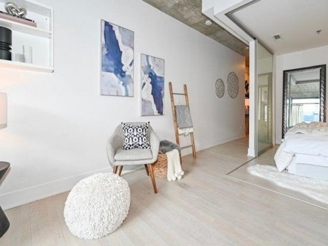 401 - 630 Queen St E