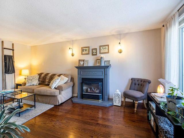 Upper - 844 Grandview Dr