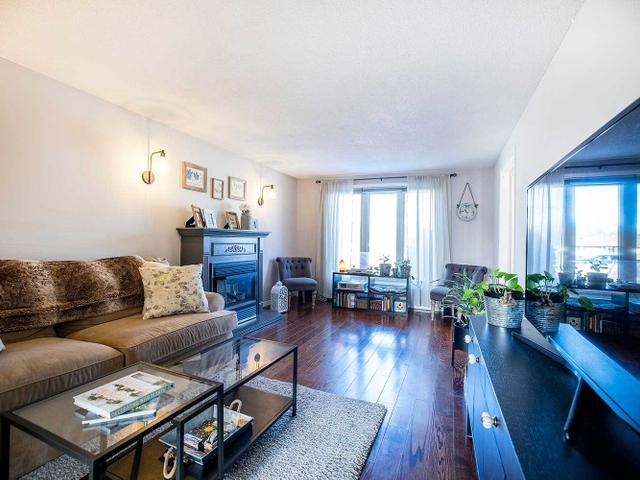 Upper - 844 Grandview Dr