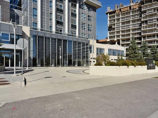 2324 - 275 Village Green Sq