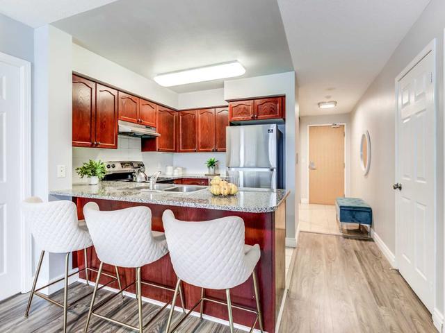 1012 - 68 Grangeway Ave