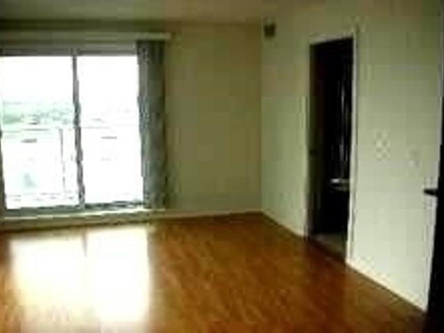 1809 - 70 Town Centre Crt