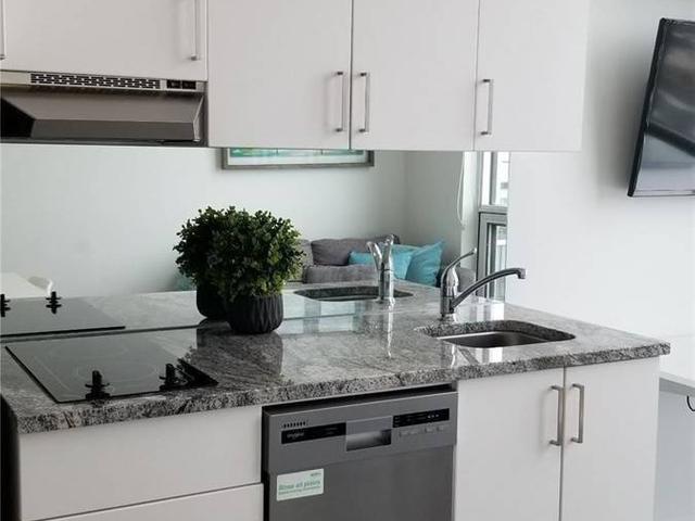 835 - 1900 Simcoe St N