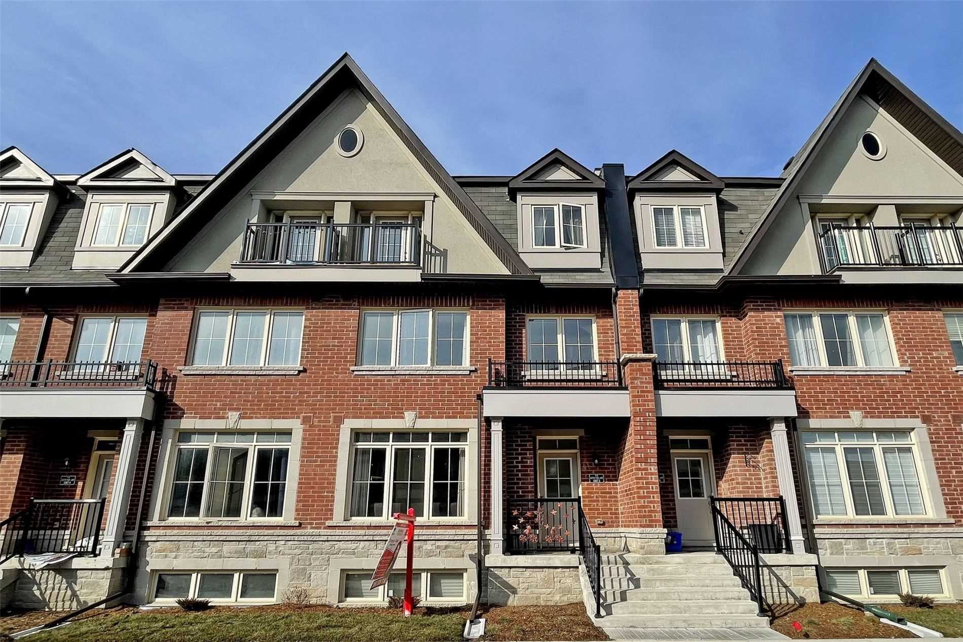 5 12 Eaton Park Lane, Toronto Sold, E5156572 Condos.ca