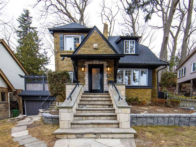 16 Pine Cres
