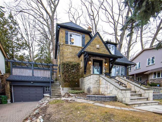 16 Pine Cres