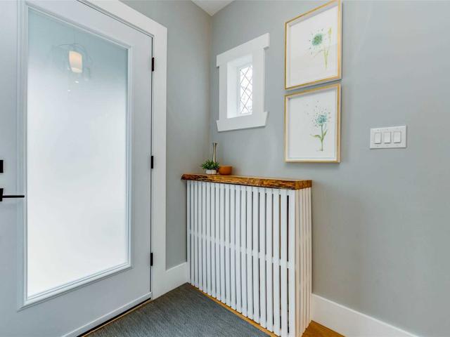 16 Pine Cres