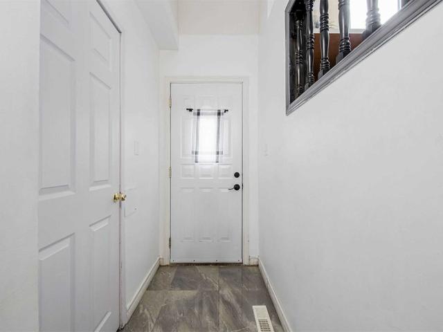 7 - 320 Blackthorn St