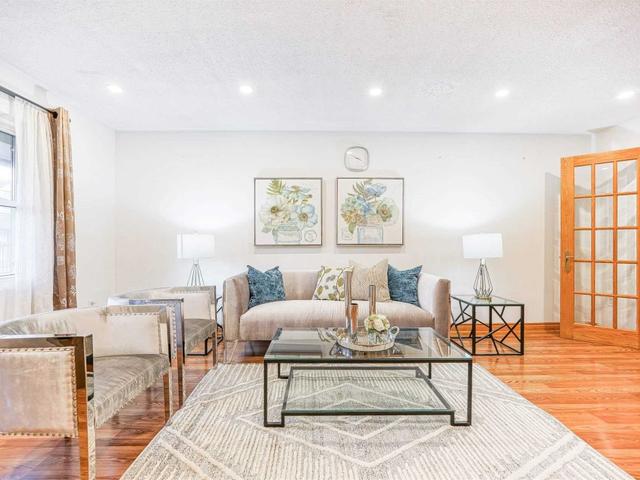 103 - 91 L'amoreaux Dr