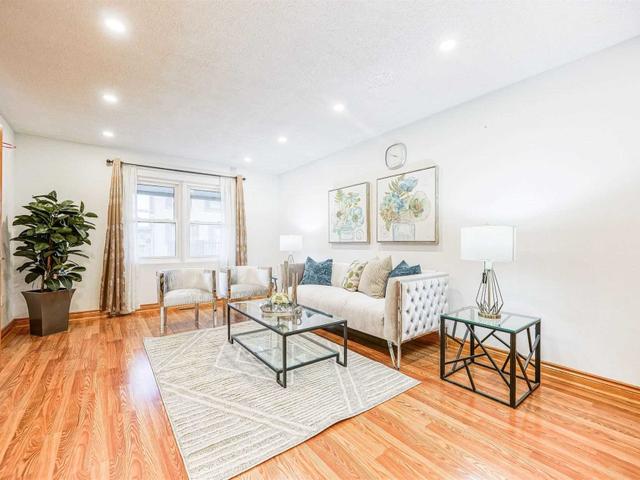 103 - 91 L'amoreaux Dr