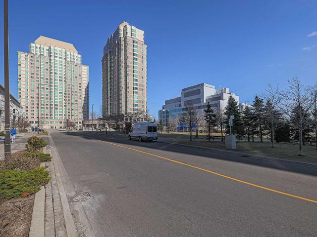 302 - 11 Lee Centre Dr