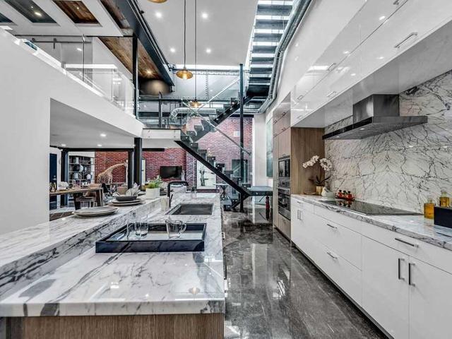 127 - 326 Carlaw Ave