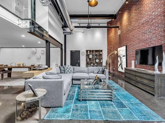 127 - 326 Carlaw Ave