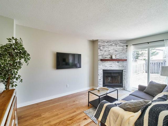 2371 Strathmore Cres