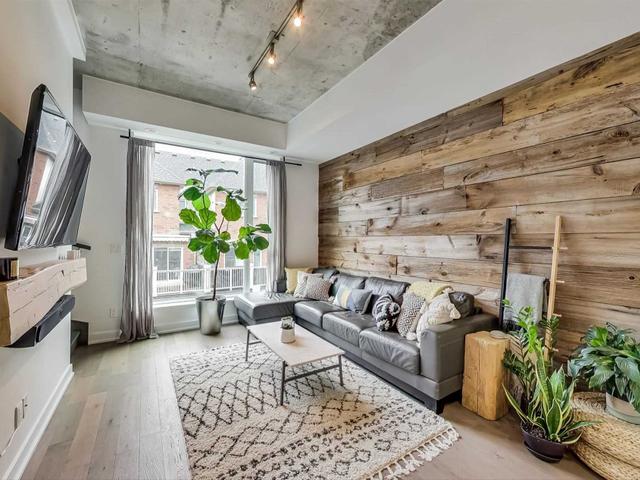 TH337 - 1190 Dundas St E