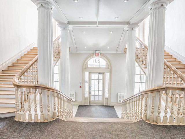 608 - 201 Carlaw Ave