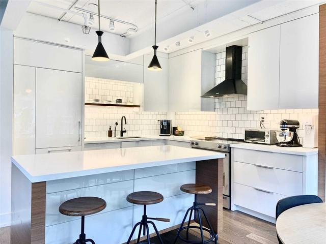 106 - 326 Carlaw Ave