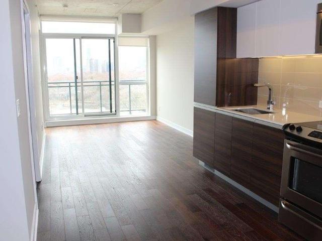 1017 - 1190 Dundas St