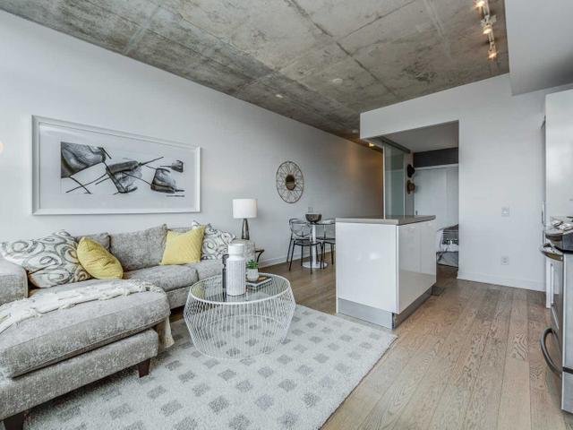 404 - 319 Carlaw Ave