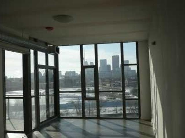 306 - 625 Queen St E