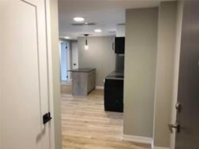 218 - 70 King St E