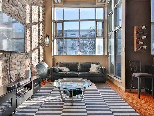 201 - 1852 Queen St E