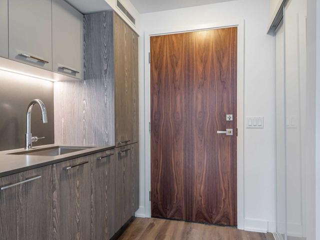 914 - 30 Baseball Pl