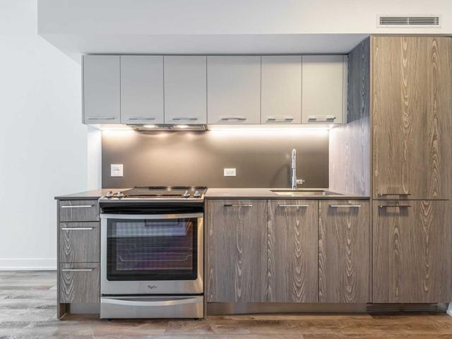 914 - 30 Baseball Pl