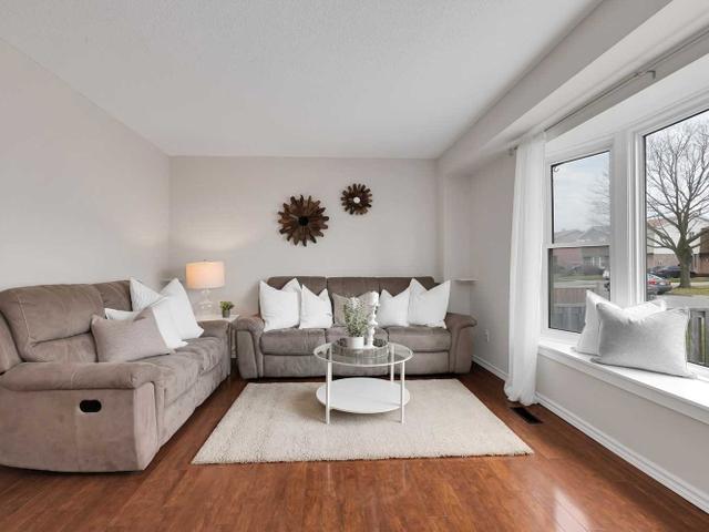 1476 Fenelon Cres