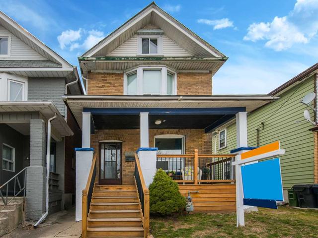 114 Coxwell Ave