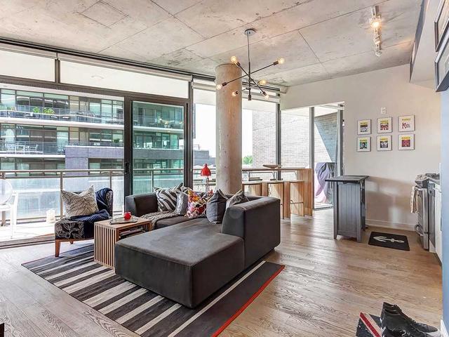 402 - 1201 Dundas St E