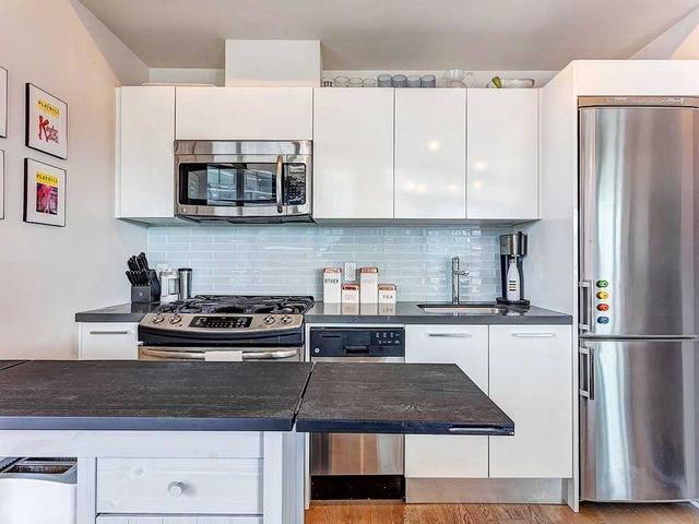 402 - 1201 Dundas St E