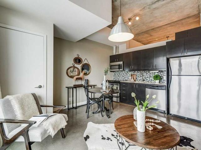 717 - 201 Carlaw Ave