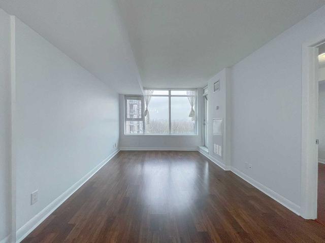 1107 - 25 Town Centre Crt