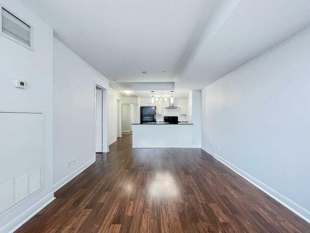 1107 - 25 Town Centre Crt