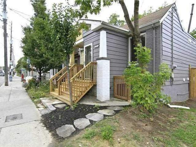 Upper - 115A Coxwell Ave