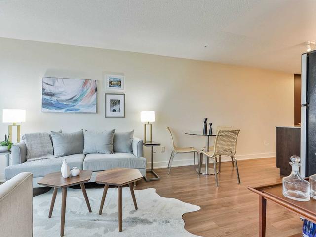 2006 - 1048 Broadview Ave