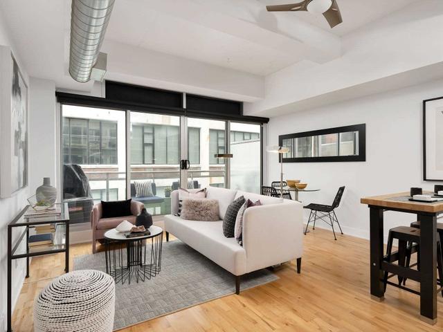 607 - 233 Carlaw Ave