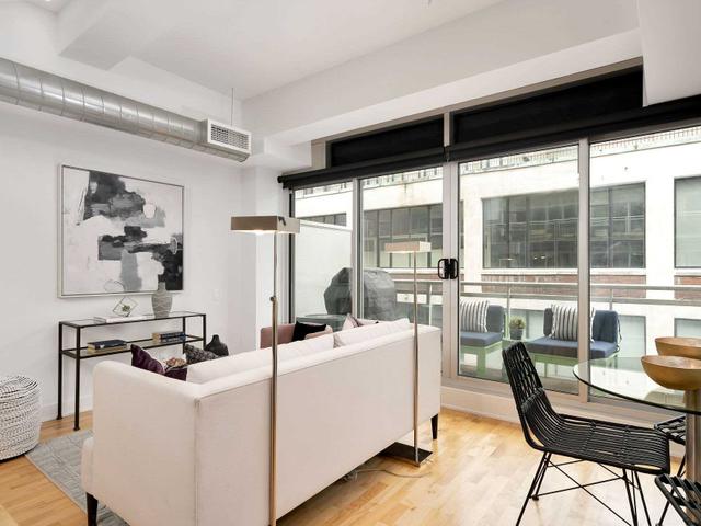 607 - 233 Carlaw Ave