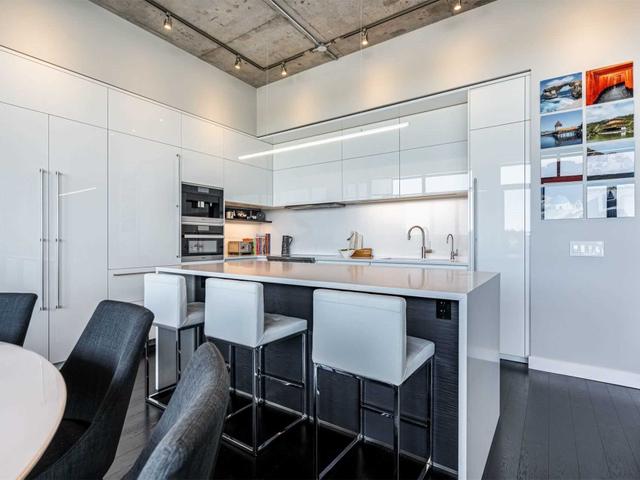 827 - 90 Broadview Ave