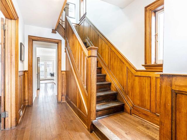 21 Glen Manor Dr