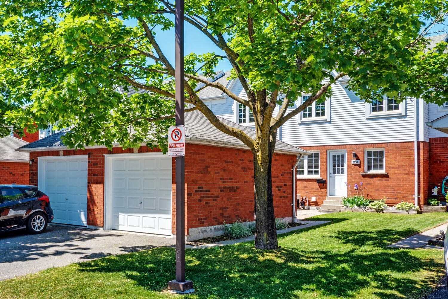 93 10 Bassett Blvd, Whitby Sold, E5253118 Condos.ca