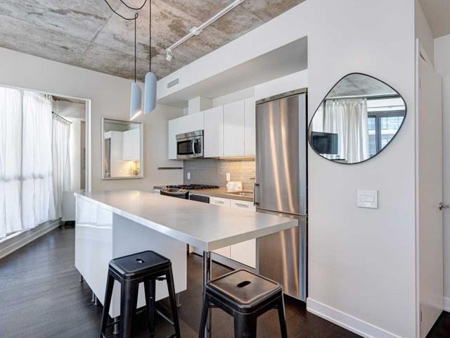 302 - 1201 Dundas St E