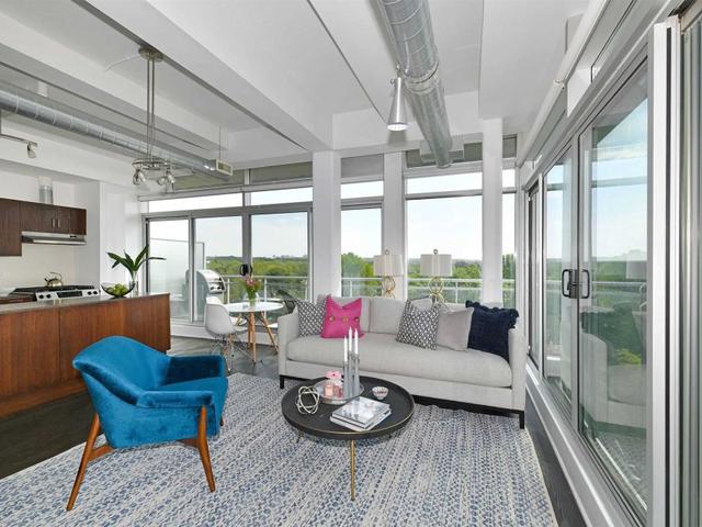 816 - 233 Carlaw Ave