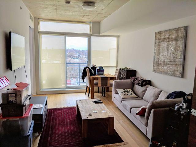 1003 - 1190 Dundas St E