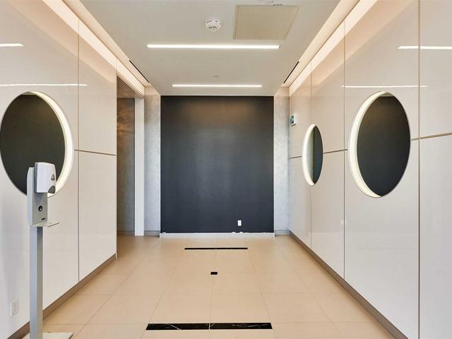 807 - 30 Meadowglen Pl