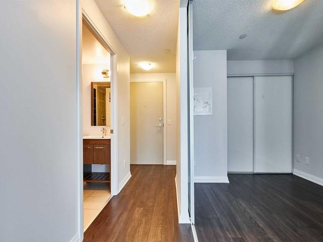 807 - 30 Meadowglen Pl