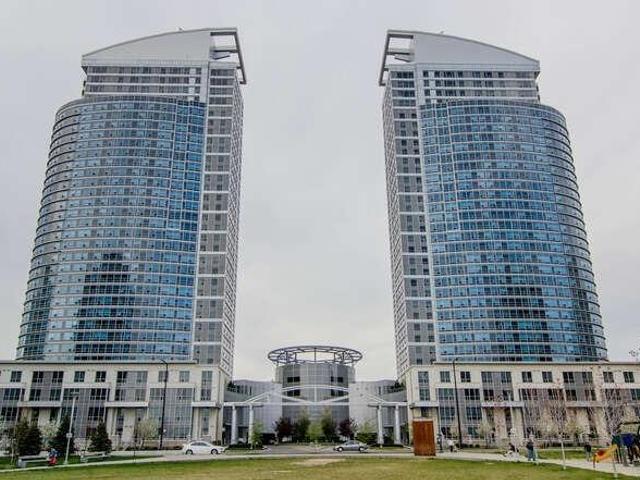 TH#123 - 38 Lee Centre Dr