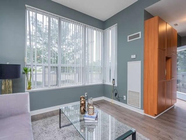 TH#123 - 38 Lee Centre Dr